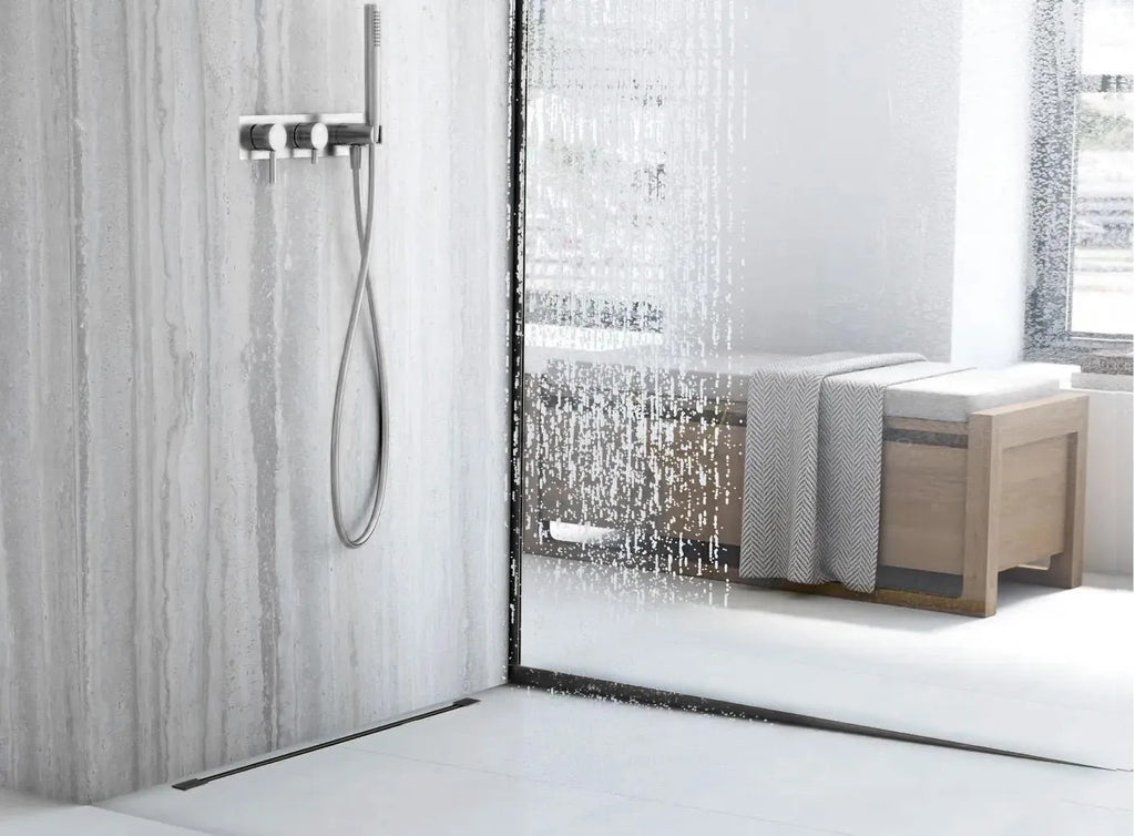 Spádová lišta sprchovej vaničky 140cm Čierna právy 2