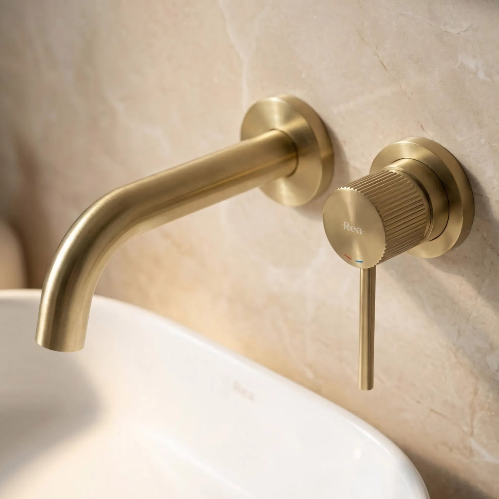 Podomietková vaňová batéria Rea  Lungo Stripe Brush Gold  3