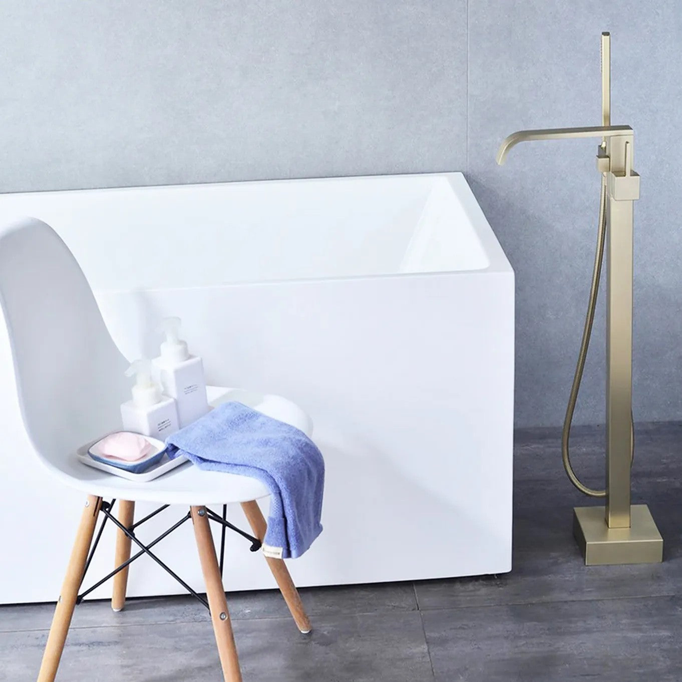 Voľne stojaca vaňová batéria REA CARAT - Gold Brush  4