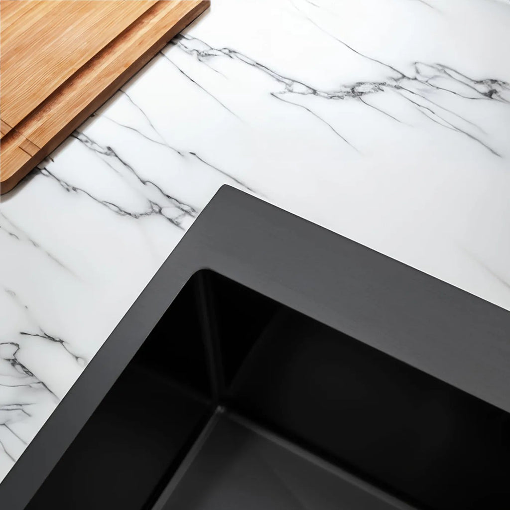 Oceľové umývadlo Leo 50 Black s kuchynskou batériou 5