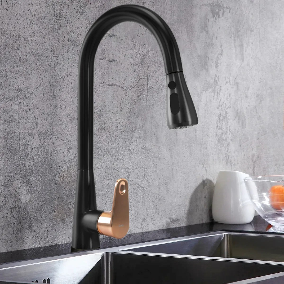 Kuchynská batéria Rea Mild black mat rose gold  7