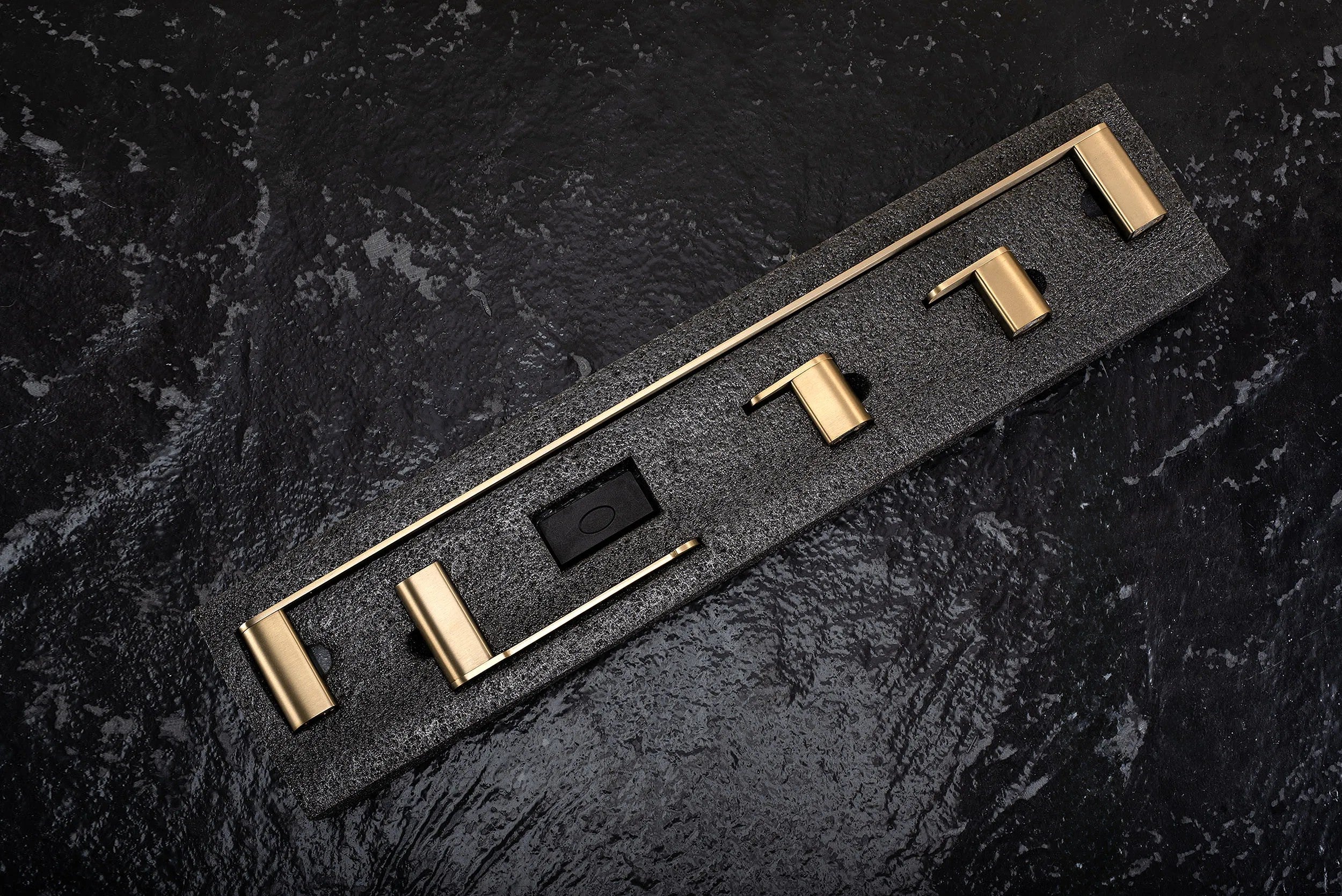 Sada kúpeľňových doplnkov Mati Brush Gold 4 kusy  7