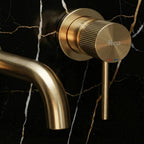 Podomietková vaňová batéria Rea  Lungo Stripe Brush Gold  8