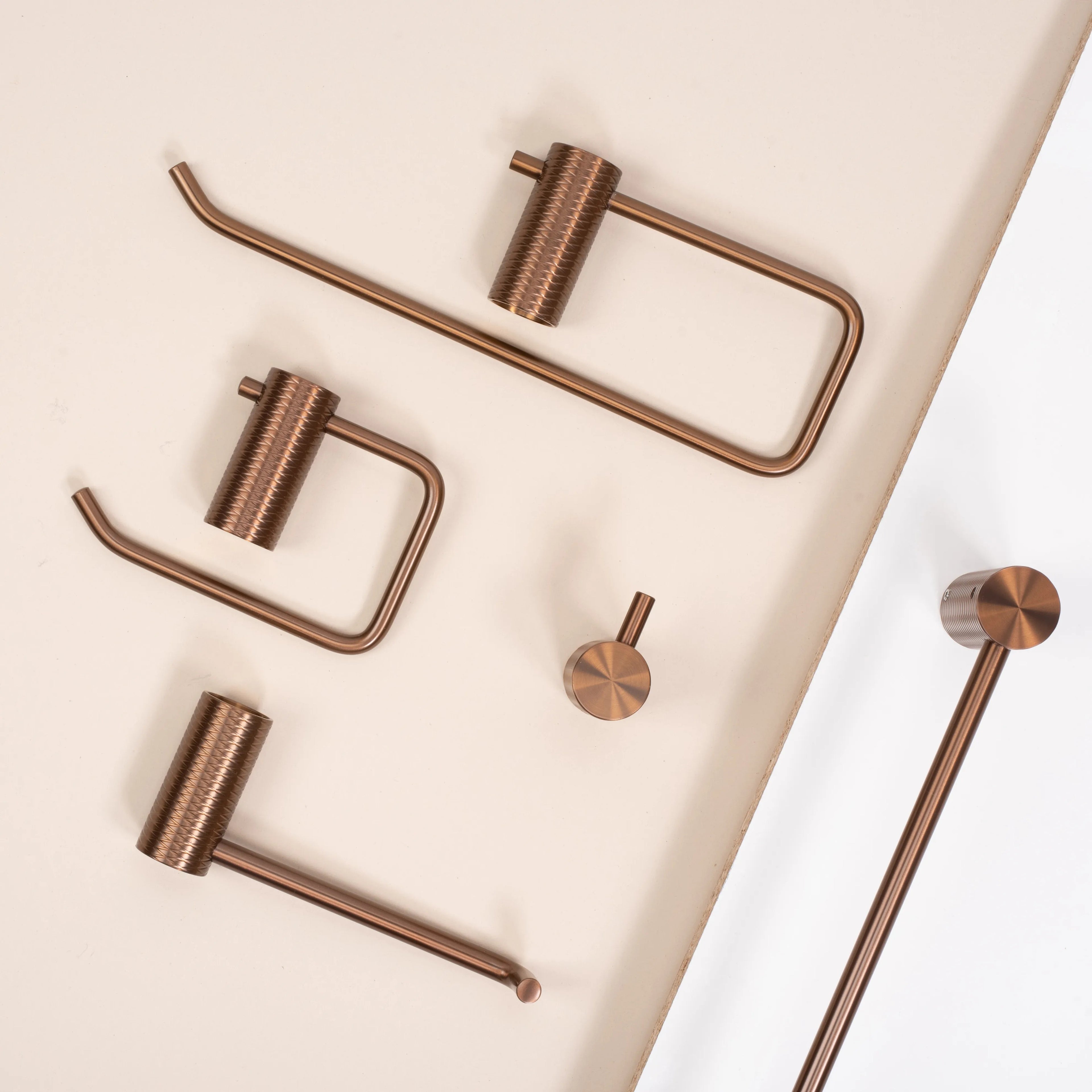 Kúpeľňový vešiak 9703 Prism Brush Copper  8