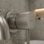 Podomietková vaňová batéria Rea  Lungo Stripe Brush Nickel  9
