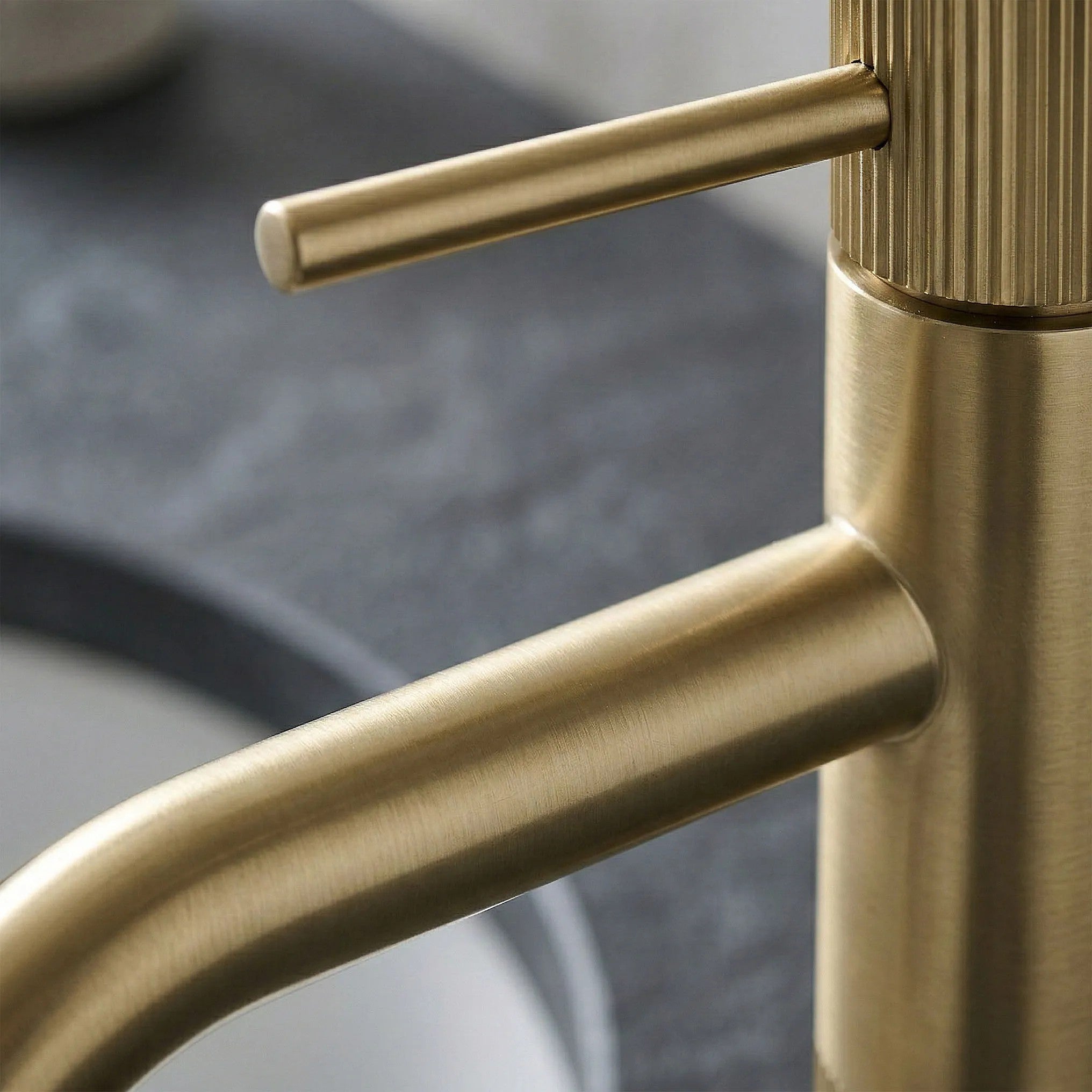 Kúpeľňová batéria Rea Lungo Stripe Brush Gold Low  9